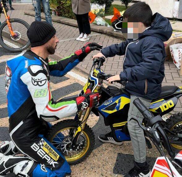 Giornata sulle due ruote per i piccoli pazienti del Gaslini di Genova con la Scuola Federale Velocità