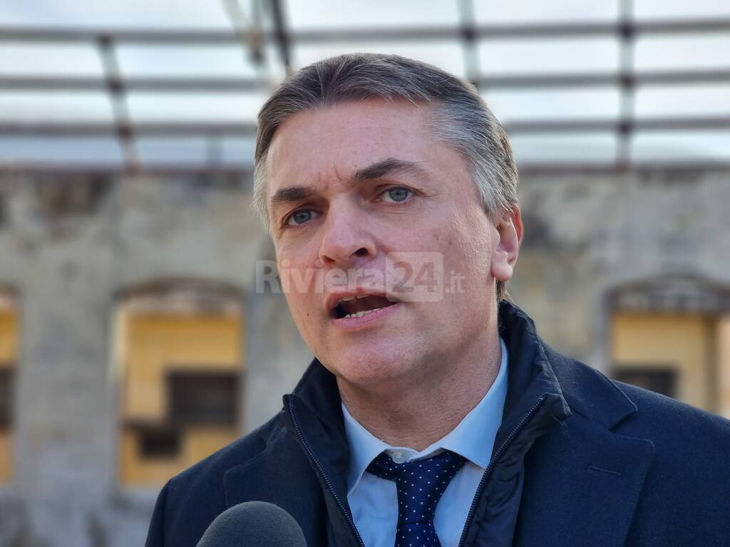 Migranti, il vice ministro Rixi: «Cimiteri luoghi sacri non centri di accoglienza»