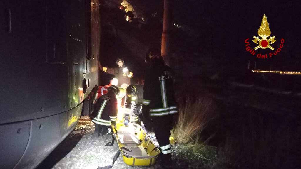 Ventimiglia, uomo folgorato sul tetto di un treno: ma è un'esercitazione