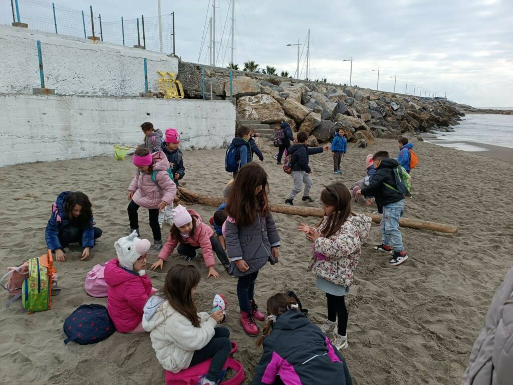 Imperia, bio passeggiata e pulizia del litorale per i piccoli esploratori del mare