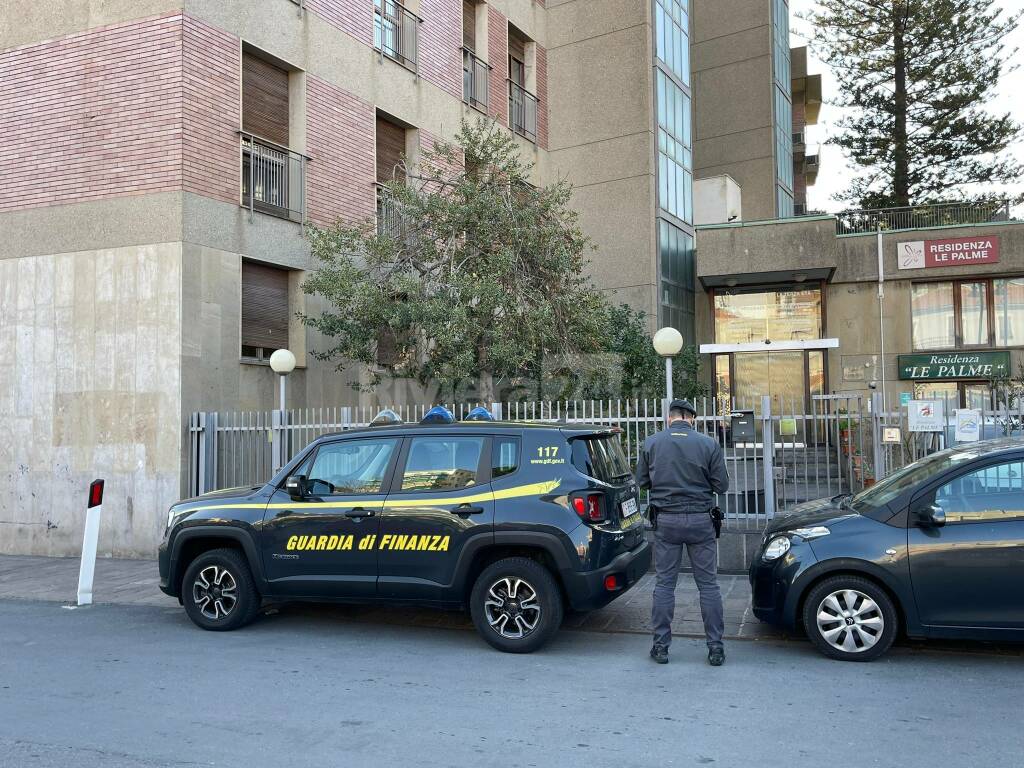 finanza arma di taggia blitz le palme arresti