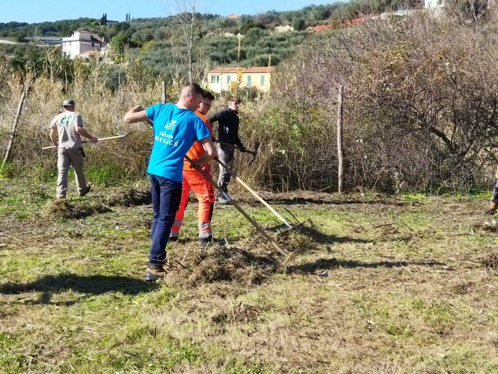 Progetto Erasmus, studenti francesi a Cervo per la riqualificazione delle aree verdi