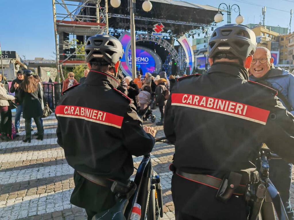 Riviera24- stand info divulgativo carabinieri