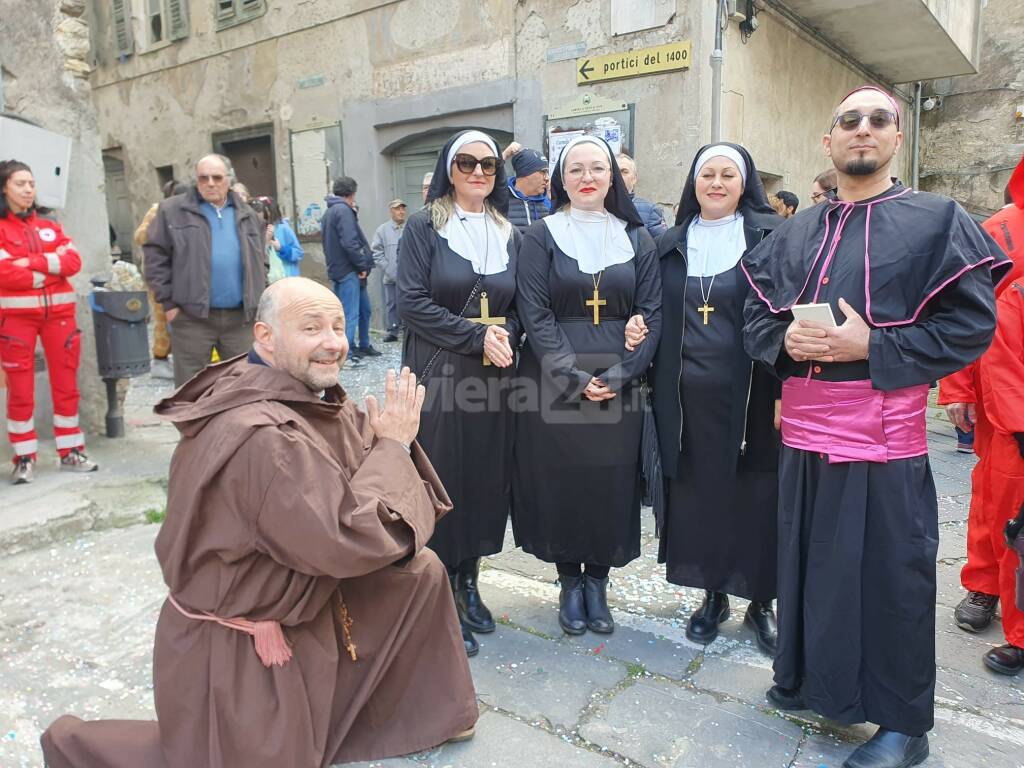 Pieve di Teco, pioggia di coriandoli, ritorna il CarneValle, paese in festa