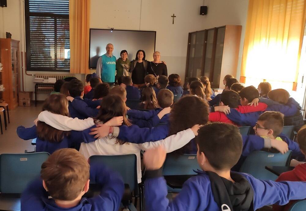 Riviera24- incontro scuola Soleri e rappresentante Unicef