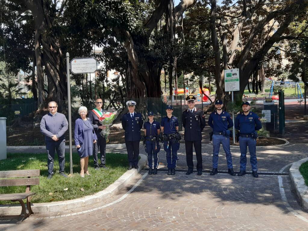 Giornata della Legalità, a Sanremo deposto mazzo di fiori alla base della targa di Falcone, Borsellino e delle loro scorte