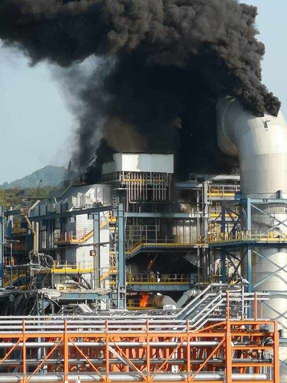 incendio centrale vado ligure 