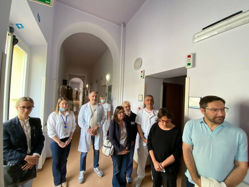 Il vescovo Suetta in visita all’Hospice di Sanremo