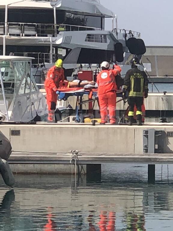 Fiamme su una barca nel porto di Ventimiglia, ma è un’esercitazione