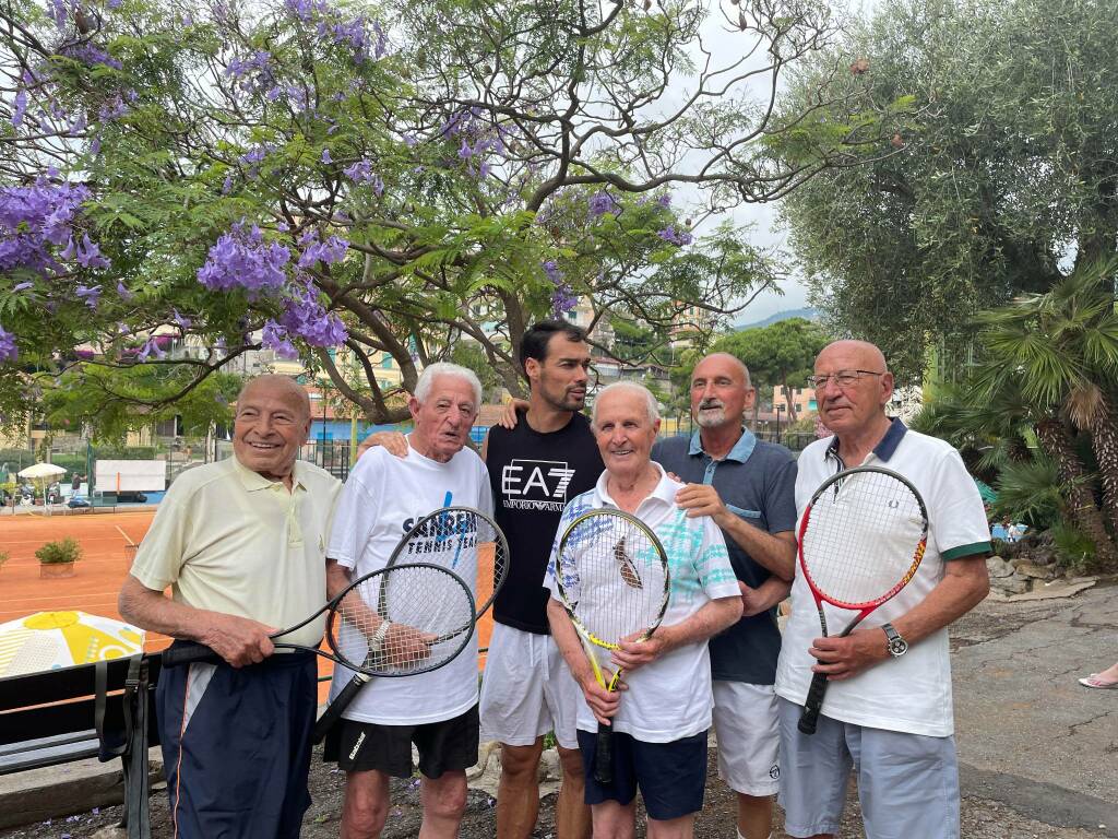 riviera24 - Spettacolare incontro tra over 90 al circolo tennis Ospedaletti