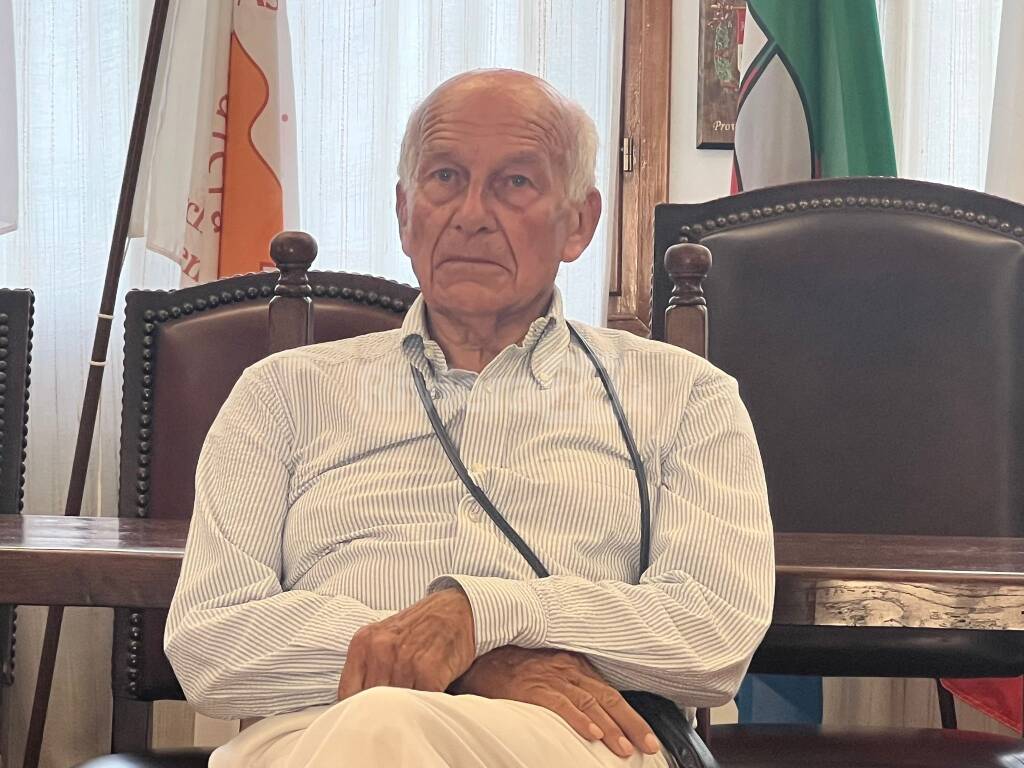 Dolceacqua, Fausto Bertinotti ricorda Barbadirame: «L’opera d’arte è la sua vita»