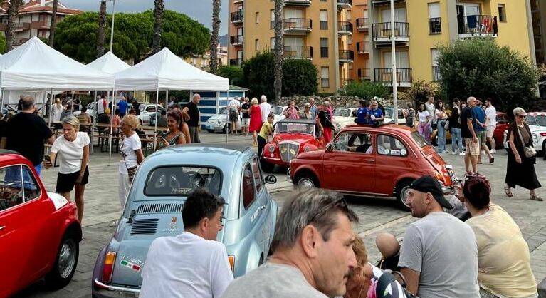 A San Bartolomeo al Mare il 10° Raduno delle Fiat 500