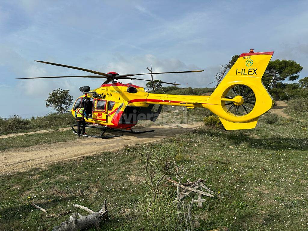 Cipressa, biker rovina a terra. Lo recupera Grifo