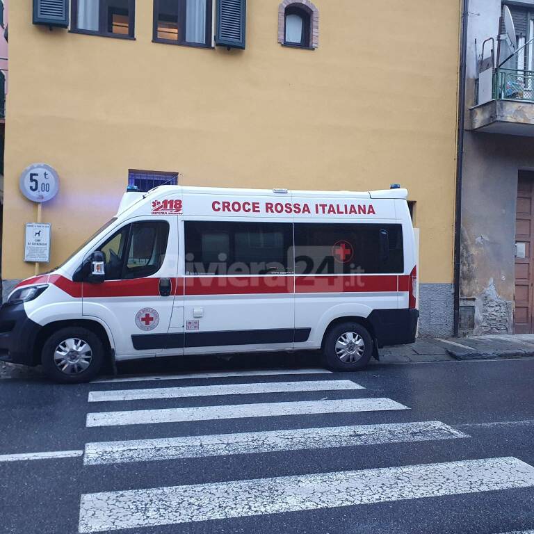 Ranzo, scontro fra auto e moto. Motociclista trasportato all’ospedale di Santa Corona