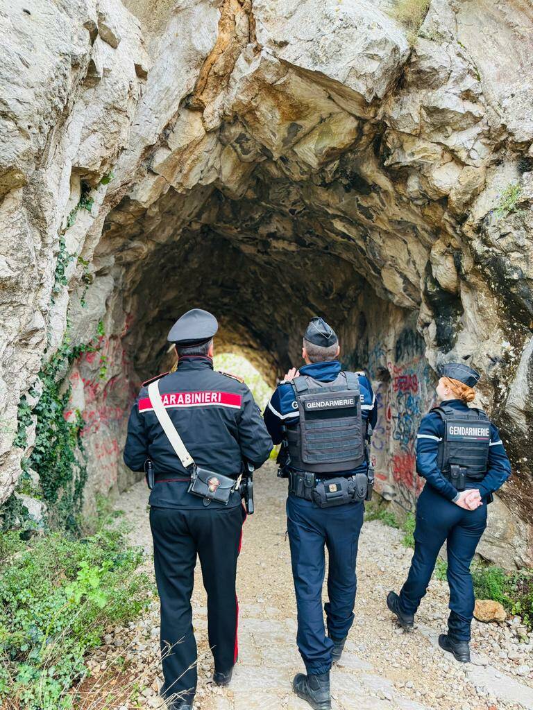 Ventimiglia, anche nel periodo natalizio continuano i controlli congiunti dei carabinieri di Imperia e della Gendarmeria francese