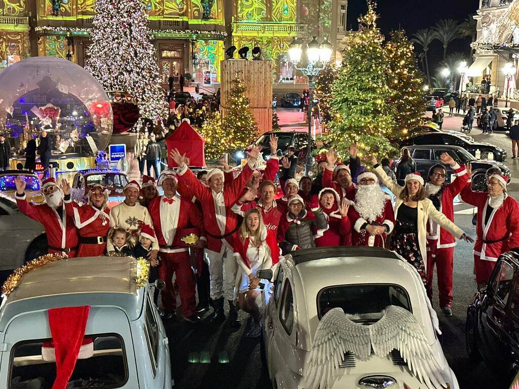 Per le strade del Principato di Monaco la 5ª edizione della “Parade de Noël” con le Fiat 500