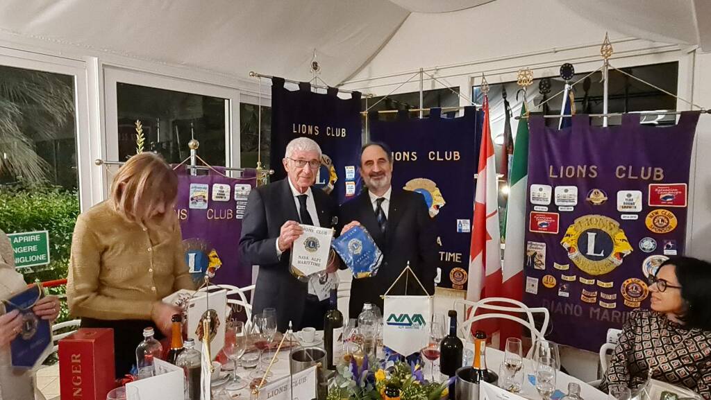 Quasi cento persone e quattro diversi Lions Club per la cena degli auguri 2023