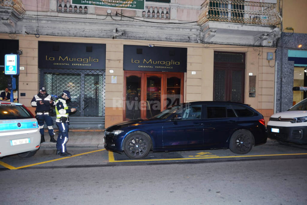 Sanremo, parcheggio selvaggio in via Roma. Multato l’autista dei Ricchi e Poveri