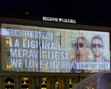 Sanremo: sul maxischermo di piazza De Ferrari le frasi dedicate dai cantanti alla Liguria