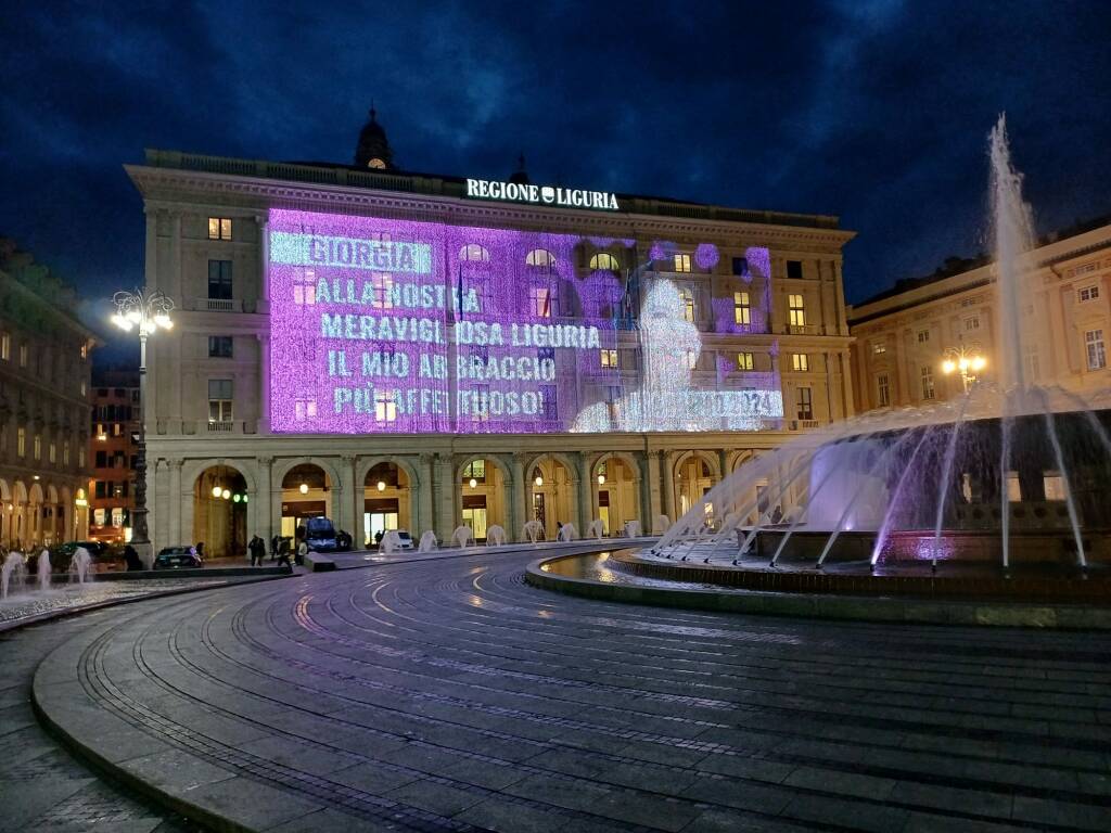 Sanremo: sul maxischermo di piazza De Ferrari le frasi dedicate dai cantanti alla Liguria