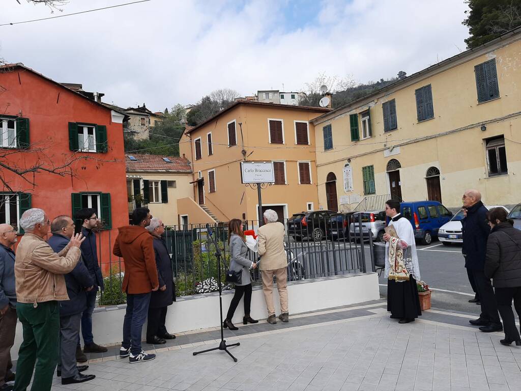 Montegrazie: la piazza di ingresso nel paese intitolata a Carlo Braccesco