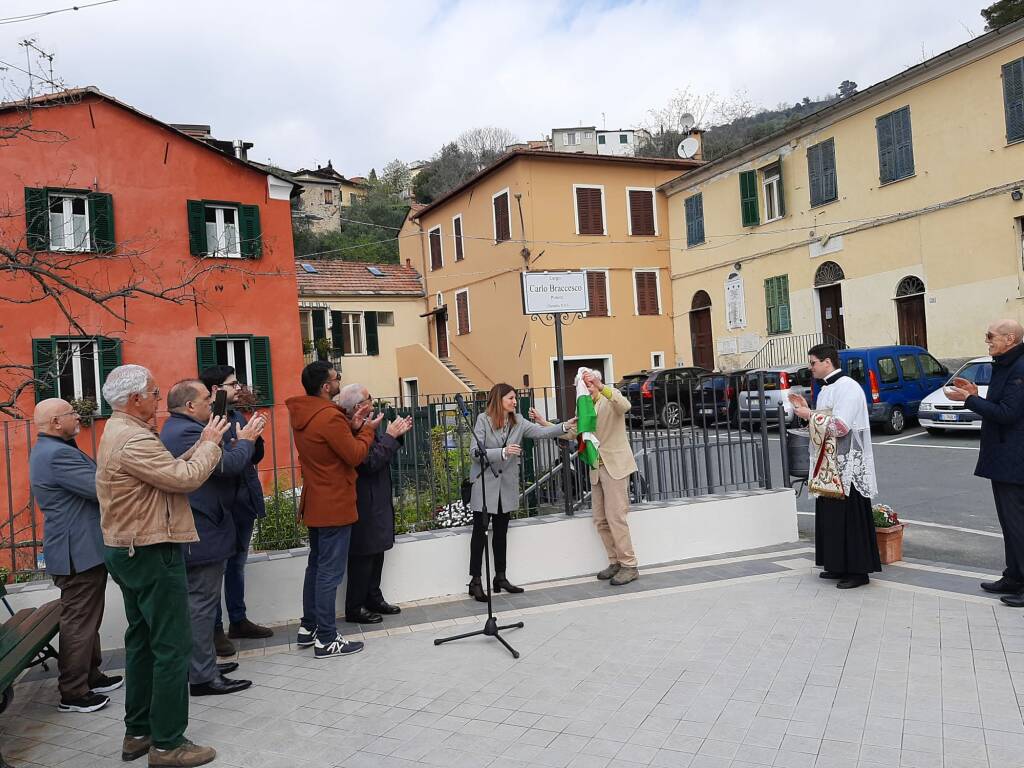 Montegrazie: la piazza di ingresso nel paese intitolata a Carlo Braccesco