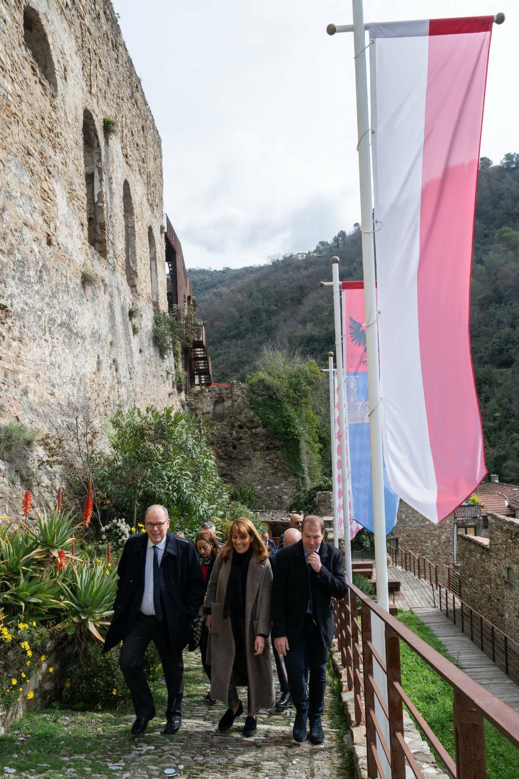 Il Principe Alberto di Monaco in visita a Dolceacqua per la mostra “Un Château en fête”