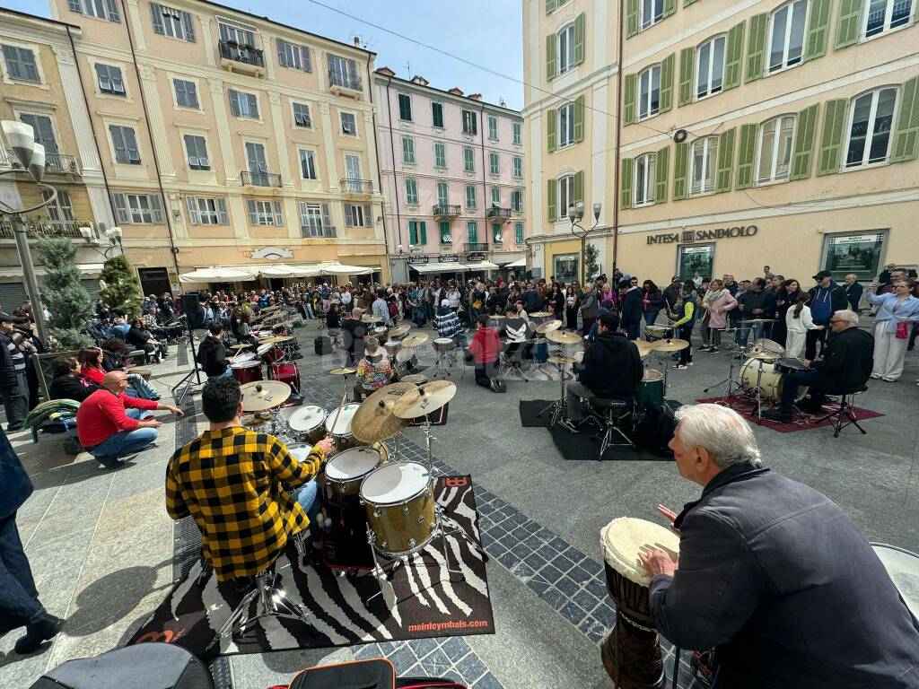 Sanremo, flash mob contro la violenza di genere