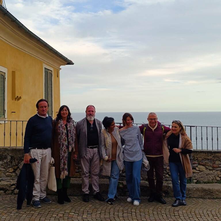 A “Cervo in blu d’inchiostro” Carlo Lucarelli in barca a vela