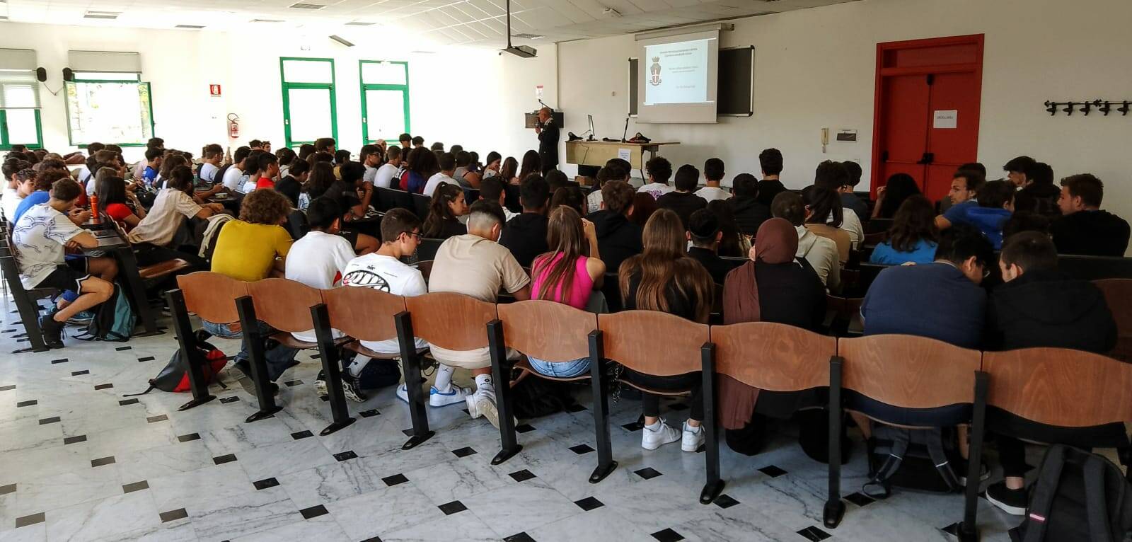 Riviera24- incontro alunni carabinieri a imperia