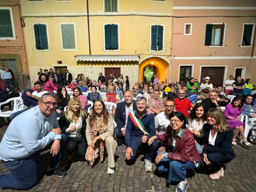 Gibelli giura a Camporosso, per ora giunta transitoria: in autunno quella "ufficiale". Assente la minoranza