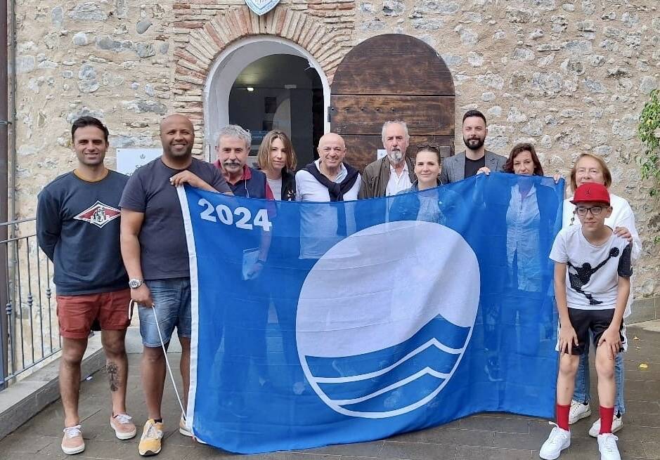 Santo Stefano al Mare, issata la bandiera blu per l’undicesimo anno consecutivo