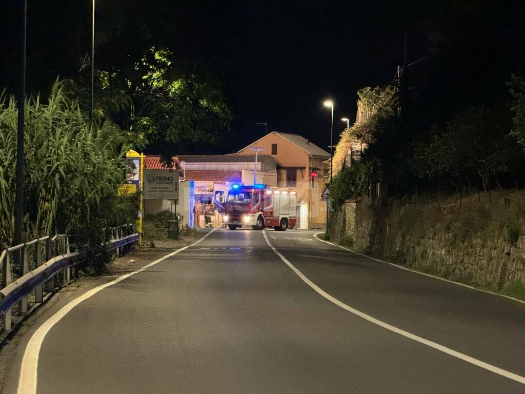 Frontale scooter auto a Camporosso, 51enne in prognosi riservata all’ospedale Santa Corona