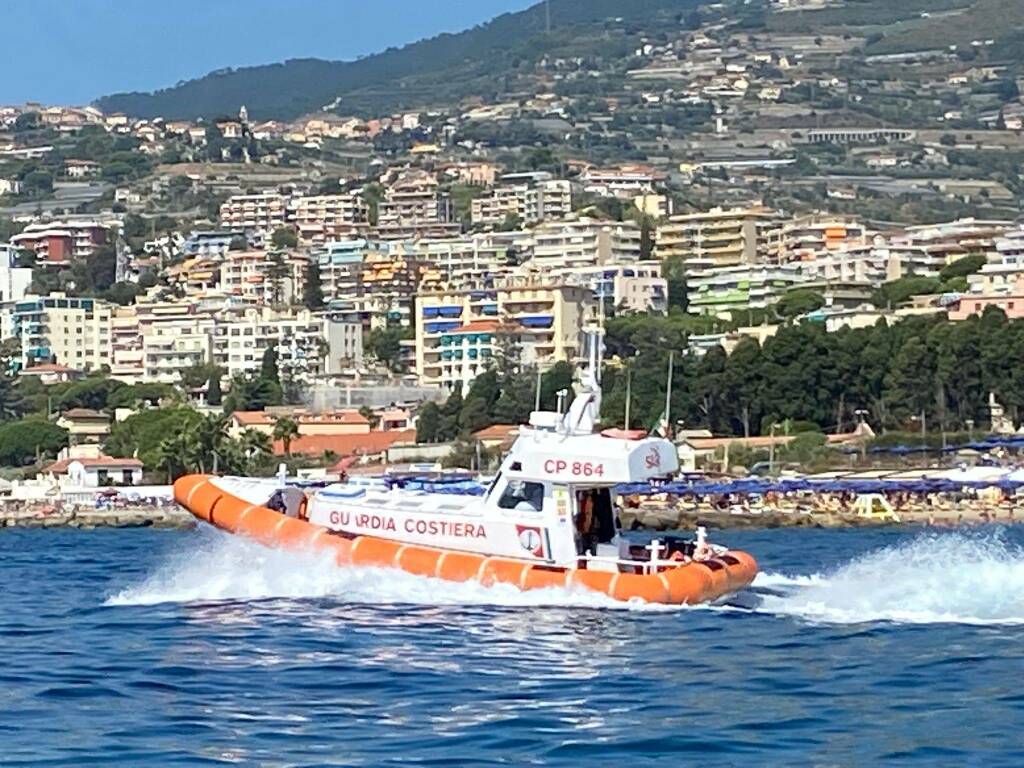 Sanremo, anziano cade dalla barca: trasportato in ospedale