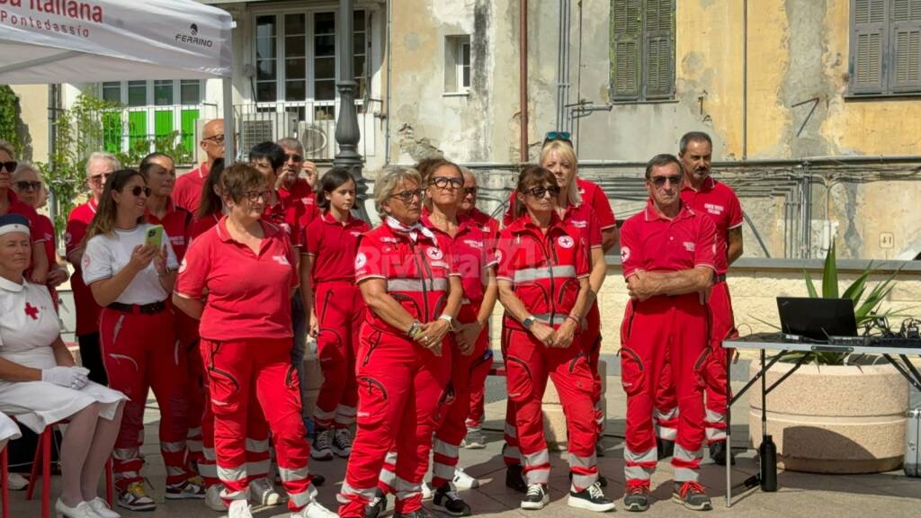 Pontedassio, paese in festa per l'inaugurazione di una nuova ambulanza del Comitato della Croce Rossa