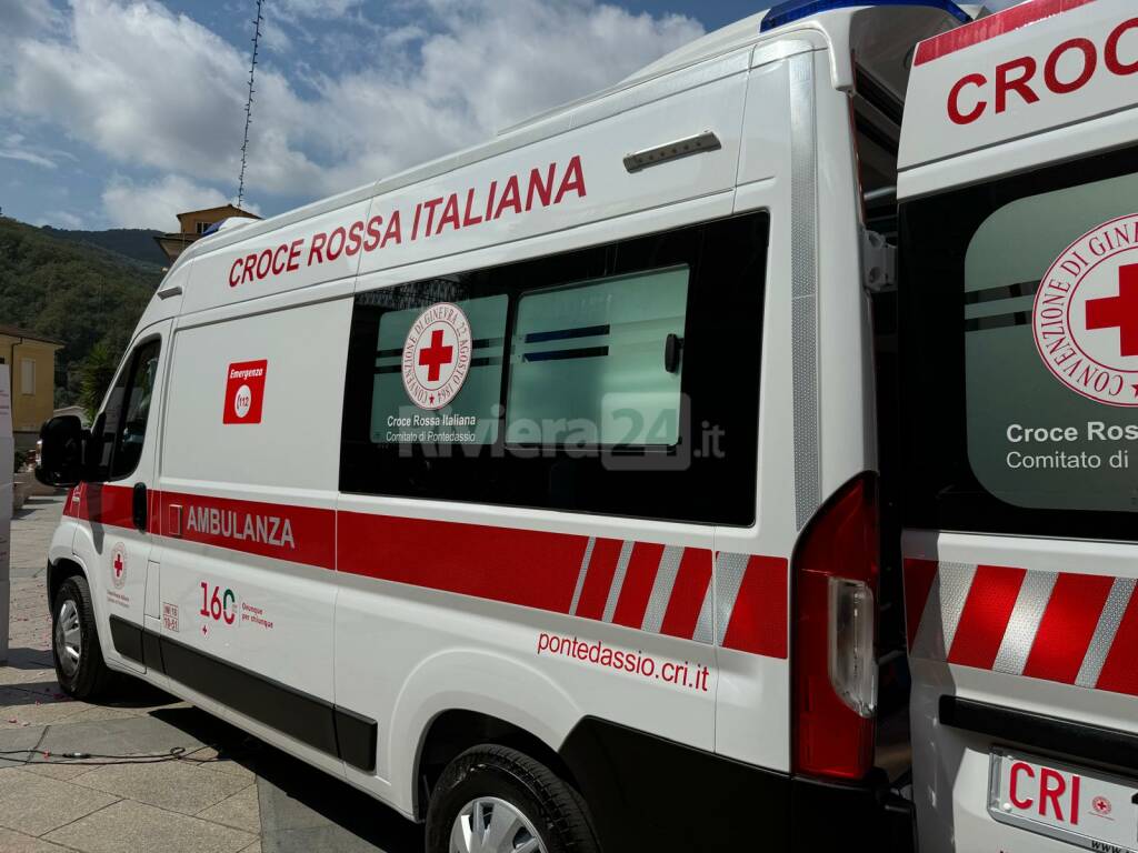 Pontedassio, paese in festa per l&#8217;inaugurazione di una nuova ambulanza del Comitato della Croce Rossa