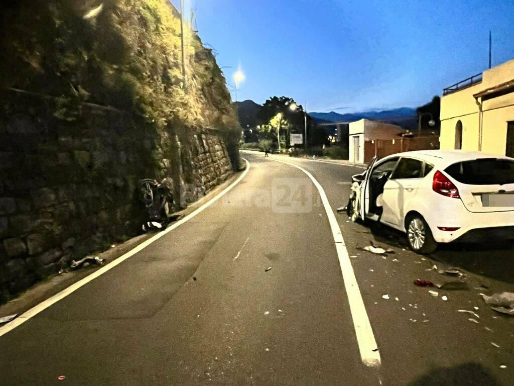 Frontale scooter auto a Camporosso, 51enne in prognosi riservata all’ospedale Santa Corona