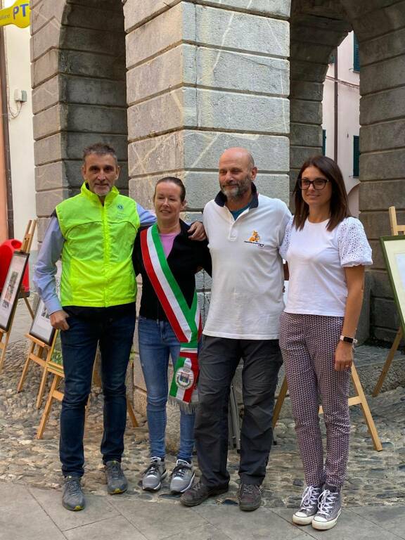 Civezza, estemporanea per le vie del borgo, fra arte e solidarietà