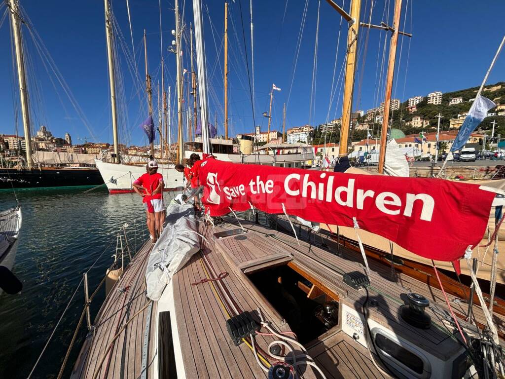 “Sail the Children”: dipingere e navigare con i bambini. Davide Besana e “Midva” alle Vele d’epoca