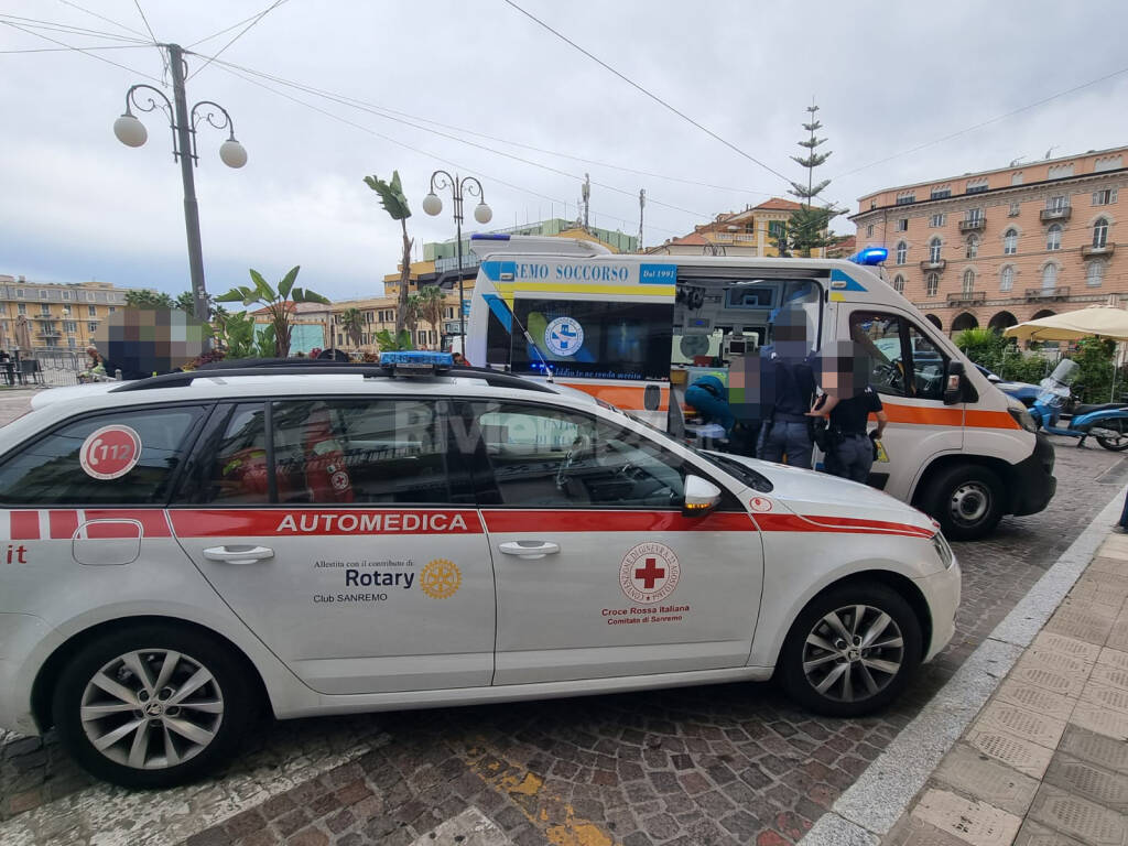 Spruzzato spray anti aggressione, panico da McDonald’s