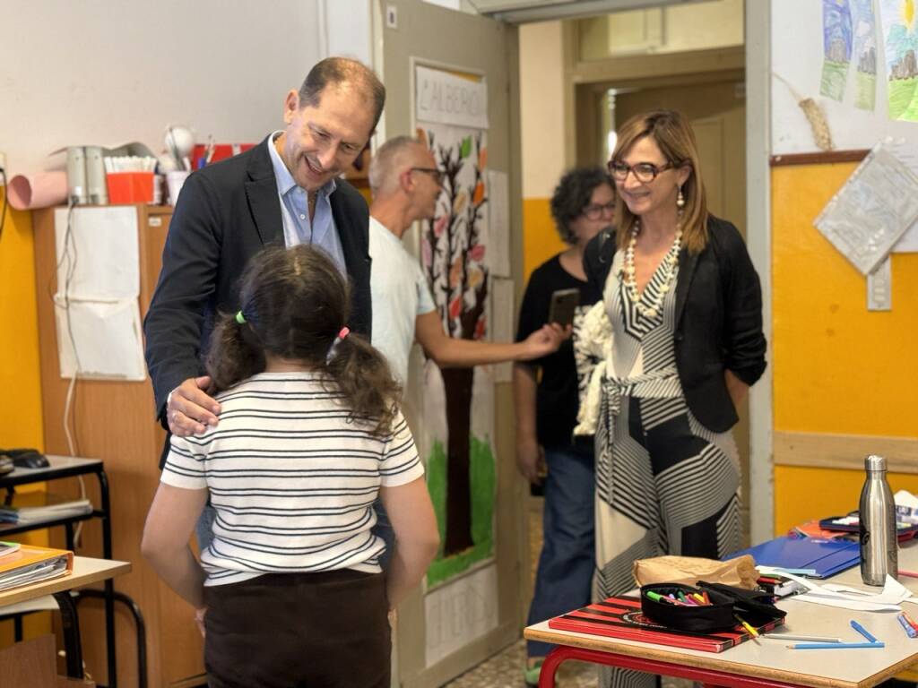 Diano Marina, il sindaco Za Garibaldi e l’assessore Messico in visita alle scuole di via Biancheri