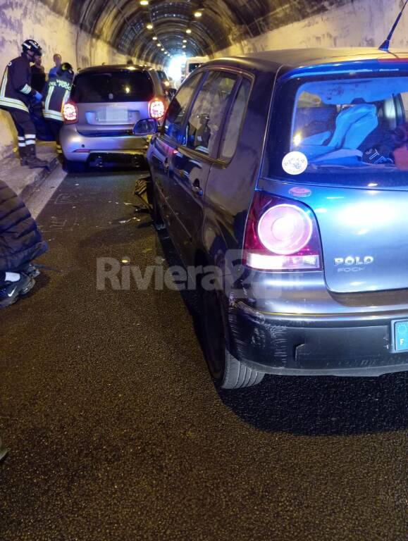 Tamponamento tra auto in galleria a Ventimiglia: cinque feriti