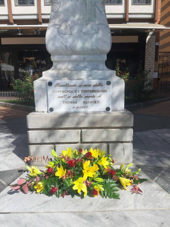 Ventimiglia, ricollocata la targa al monumento dedicato a Sir Thomas Hanbury